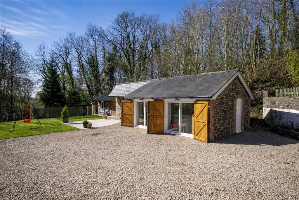 Separate Annexe
