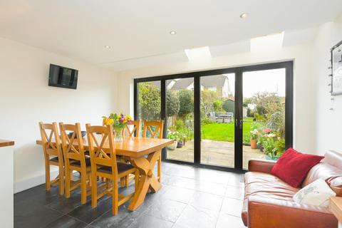 54 Wyeths Road, Epsom, KT17 4EB