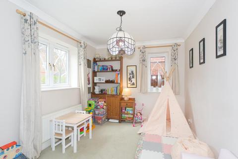 11 Kestrel Close, Epsom, KT19 7EJ
