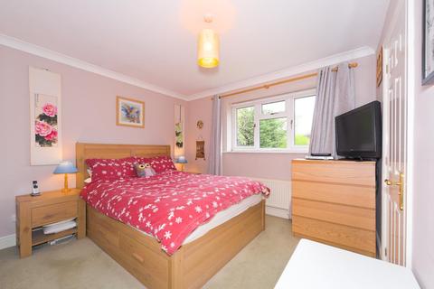 11 Kestrel Close, Epsom, KT19 7EJ