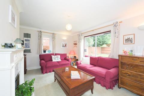 11 Kestrel Close, Epsom, KT19 7EJ