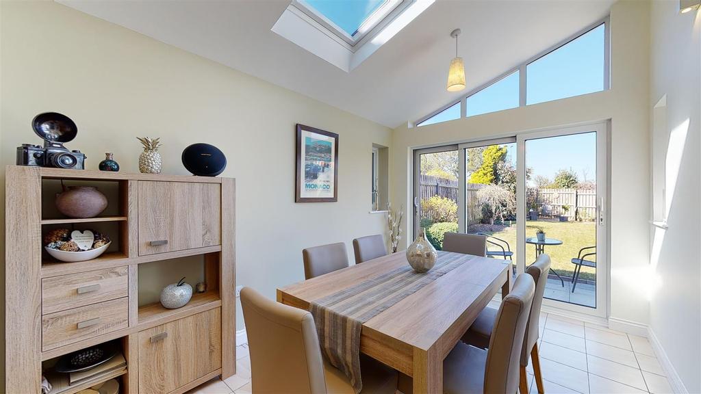 Family &amp; Dining Room