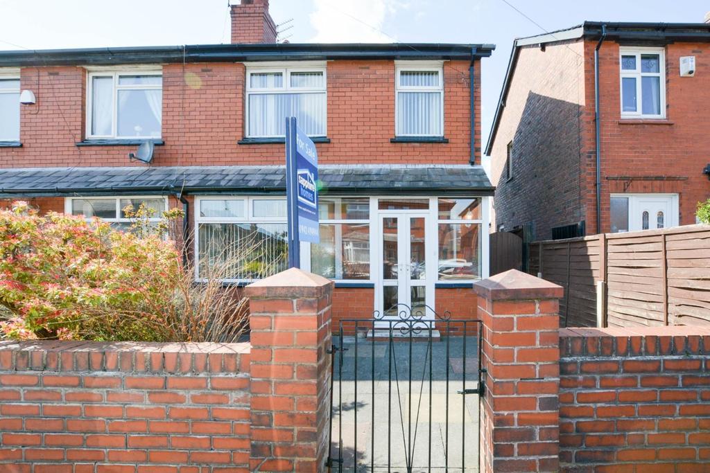 Queensway, Swinley, Wigan, WN1 2HR 2 bed semidetached house £155,000