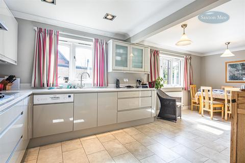 5 Vicarage Close, Grenoside, Sheffield, S35 8SH