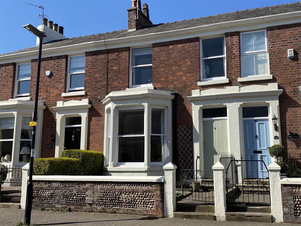 Queen Street, Lytham 4 bed terraced house £410,000