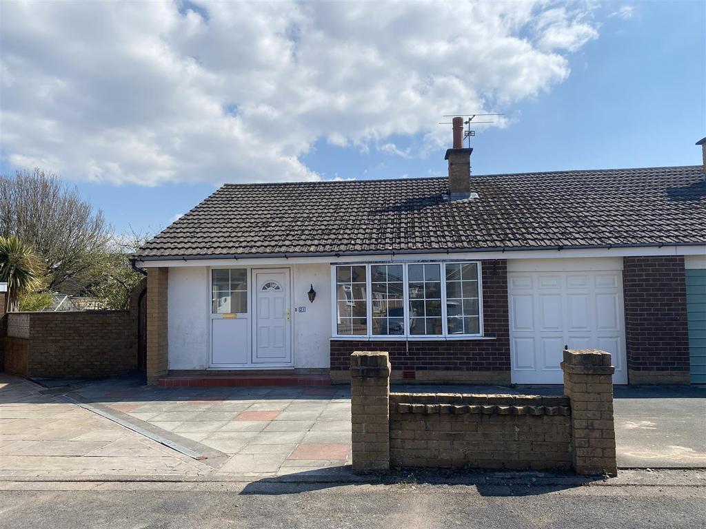 Ripley Drive, St Annes, Lytham St Annes 3 bed semidetached bungalow