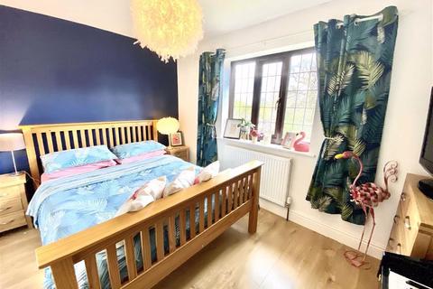 33 Arnold Road, Stoke Golding, Nuneaton, CV13 6JG