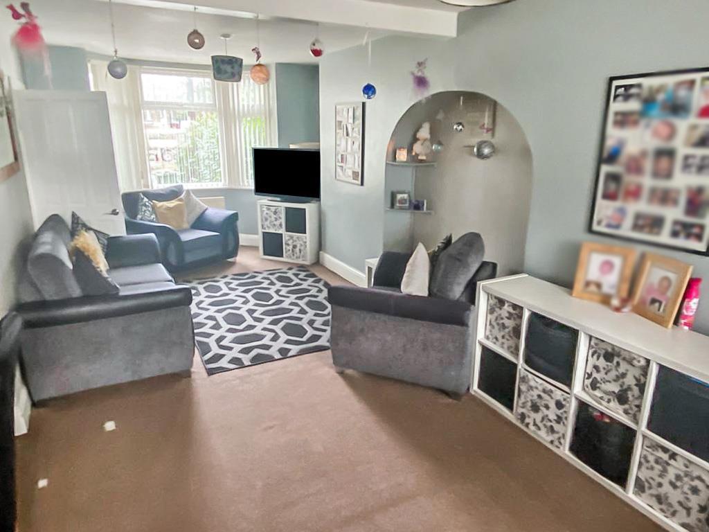 Lounge to front.JPG