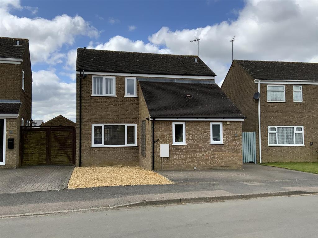 Western Drive, Hanslope, Milton Keynes 4 bed detached house £435,000
