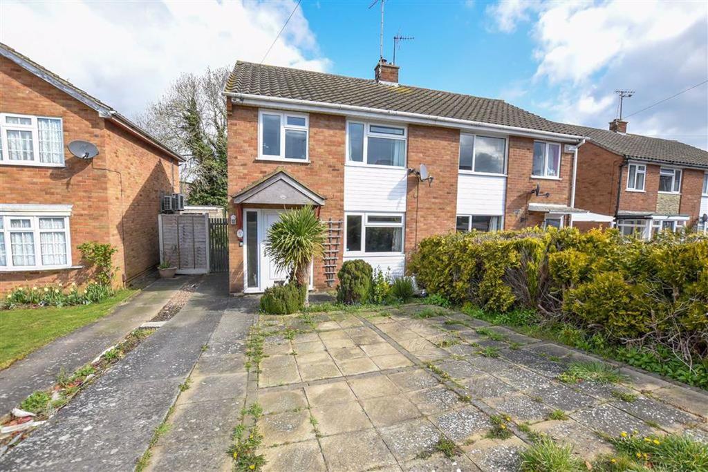 Arkwright Road, Irchester 3 bed semidetached house £190,000