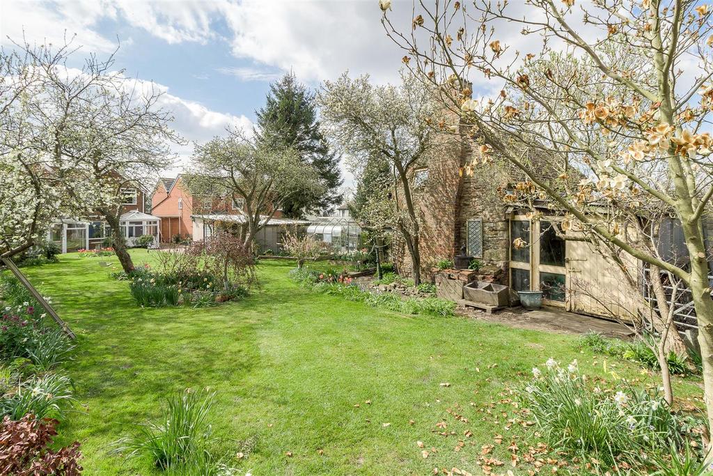Knowle Hill, Hurley, Atherstone 4 bed detached house £550,000