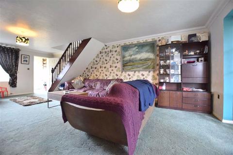 67 Baneberry Road, Gloucester, GL4 6YR