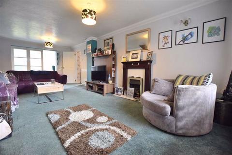 67 Baneberry Road, Gloucester, GL4 6YR