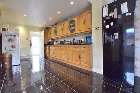 67 Baneberry Road, Gloucester, GL4 6YR