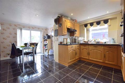67 Baneberry Road, Gloucester, GL4 6YR