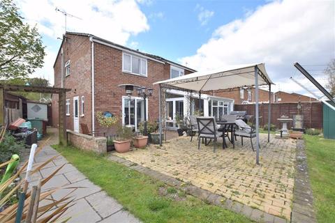 67 Baneberry Road, Gloucester, GL4 6YR