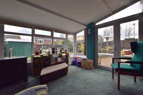 67 Baneberry Road, Gloucester, GL4 6YR