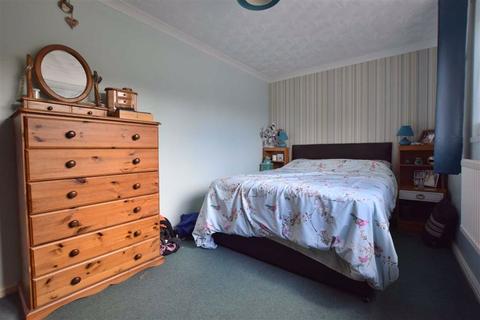 67 Baneberry Road, Gloucester, GL4 6YR
