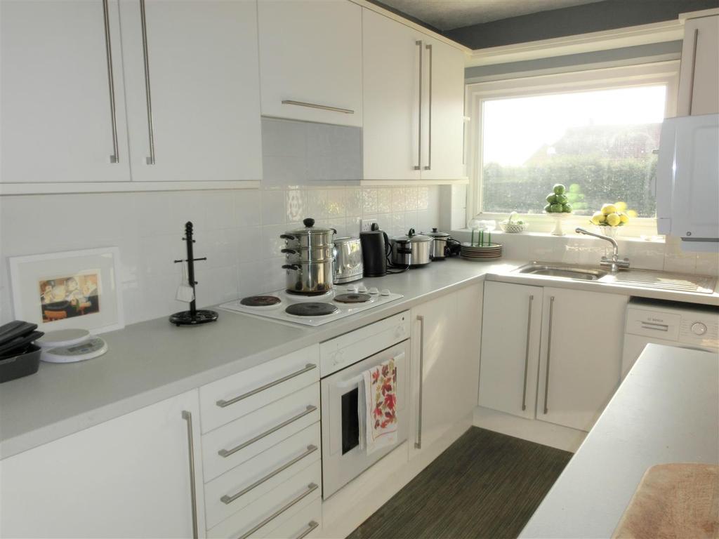 Re Fitted Kitchen
