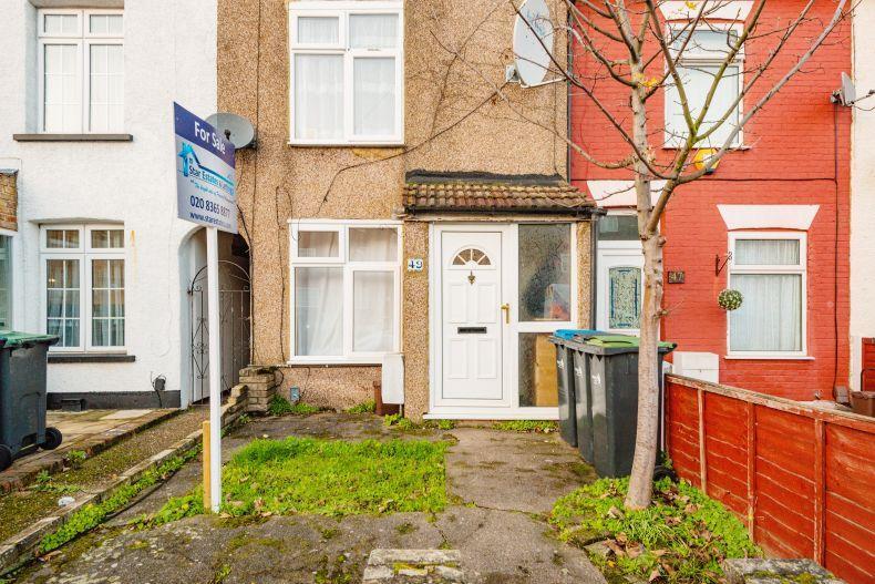 Hoe Lane, Enfield 2 bed property £350,000