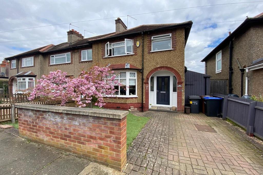 Bush Hill, The Headlands, Northampton, NN3 3 bed terraced house £250,000