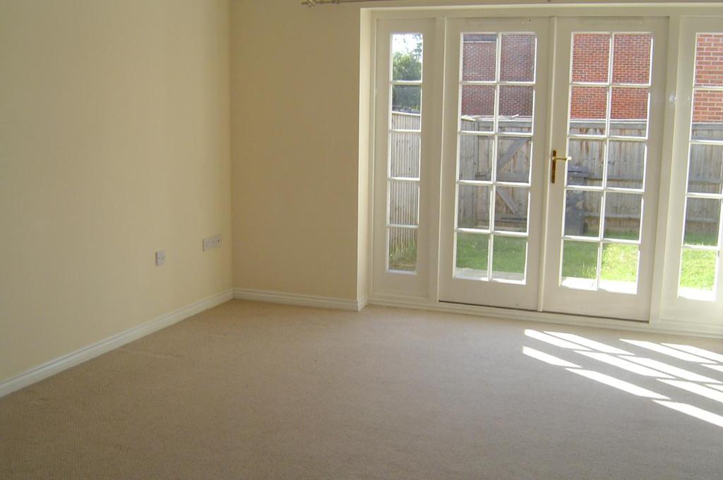 School Lane, Herne Bay 2 bed terraced house £950 pcm (£219 pw)