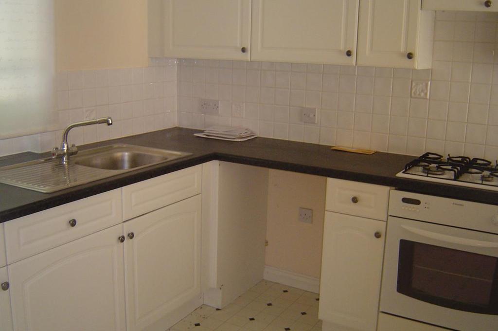 School Lane, Herne Bay 2 bed terraced house £950 pcm (£219 pw)