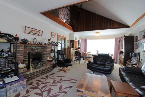 121 Littlestone Road, Littlestone, New Romney, TN28 8NH