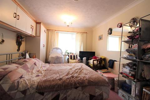 121 Littlestone Road, Littlestone, New Romney, TN28 8NH