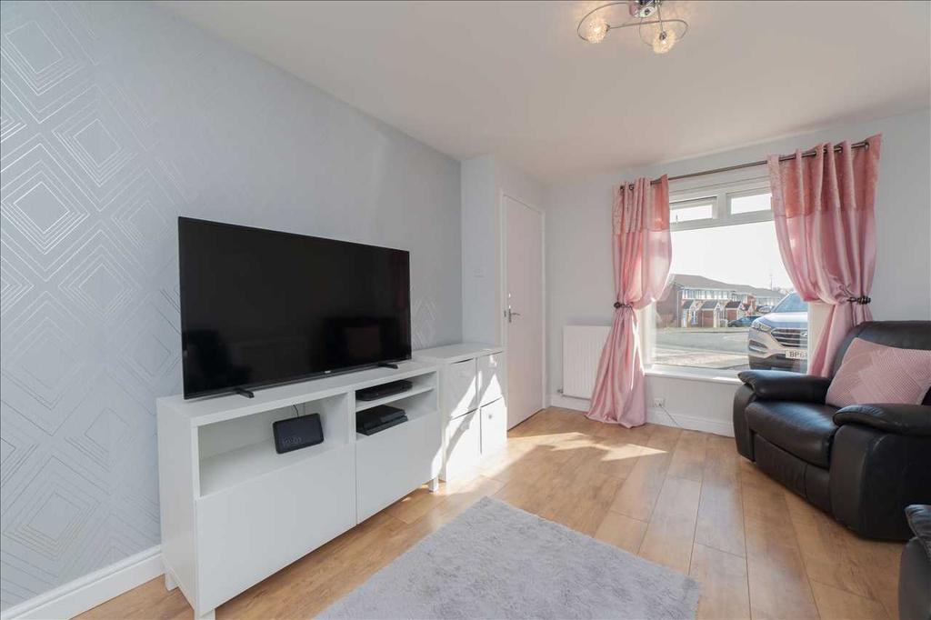 Skye Wynd, Hamilton 3 bed end of terrace house £119,995