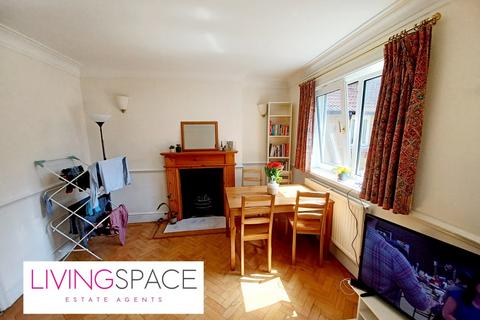 3 bedroom flat to rent, Highbury New Park, Highbury