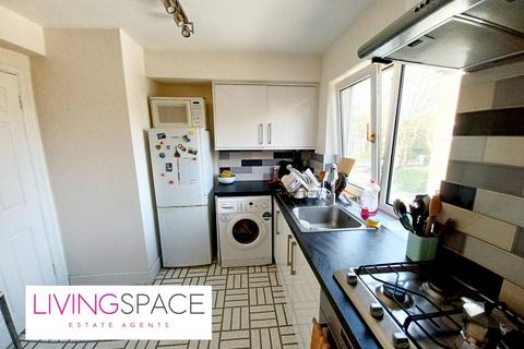 3 bedroom flat to rent, Highbury New Park, Highbury