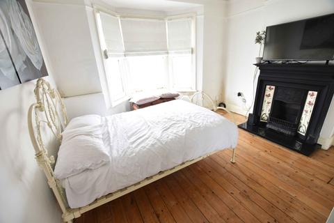 66 Queens Road, Feltham, TW13 5AR