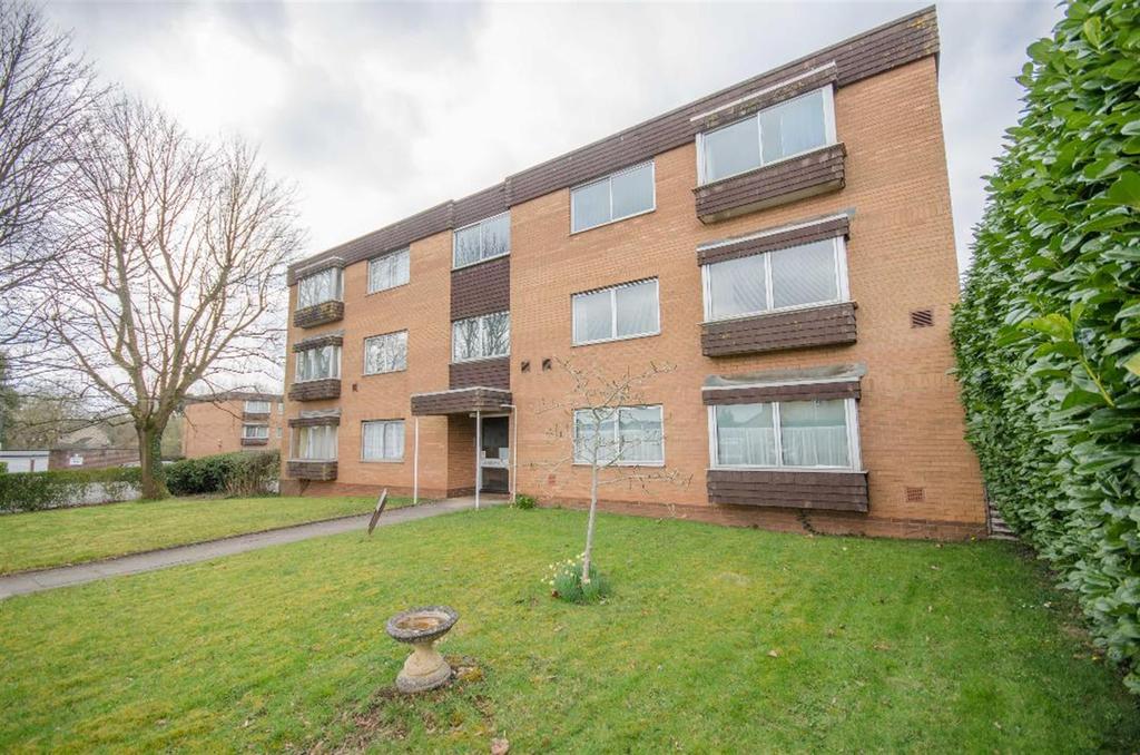 Penn Drive, Frenchay, Bristol, BS16 1NL 2 bed ground floor flat £190,000