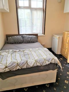1 bedroom in a house share to rent - High Street, West Drayton, Greater London, UB7