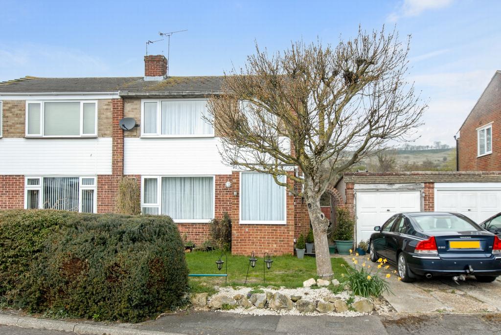 Sycamore Close, Hythe, CT21 3 bed semi-detached house - £335,000