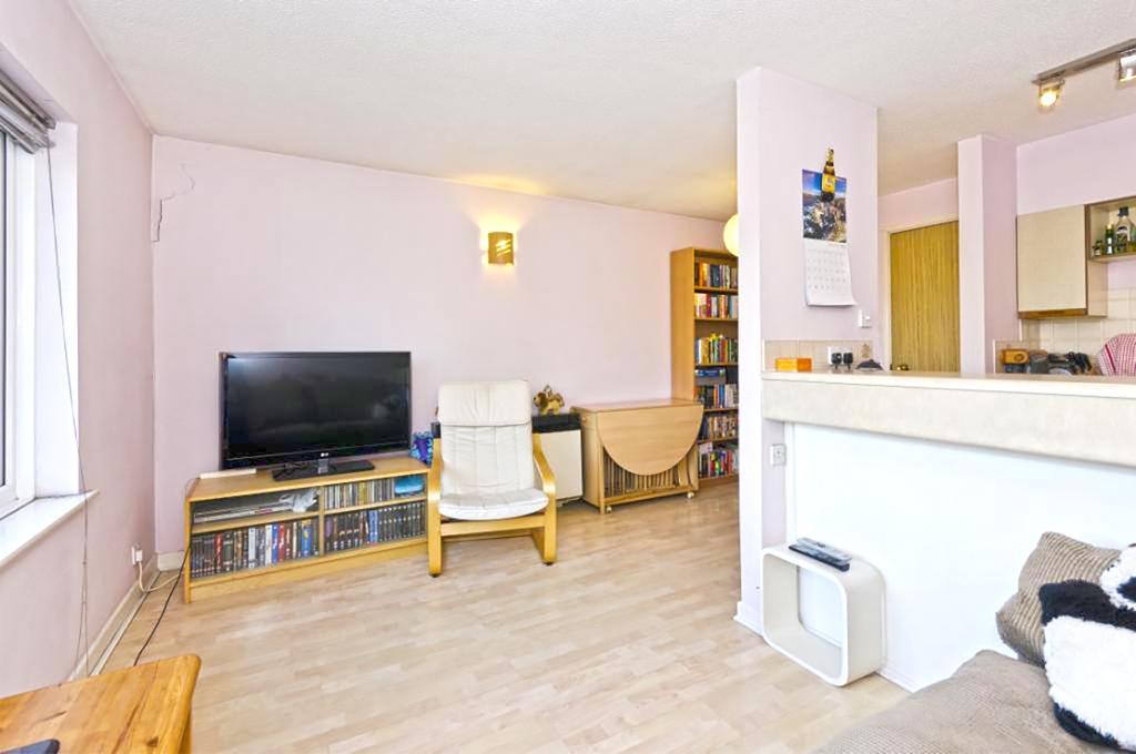 Brymay Close, Wrexham Road, London, E3 1 bed apartment £1,300 pcm (£