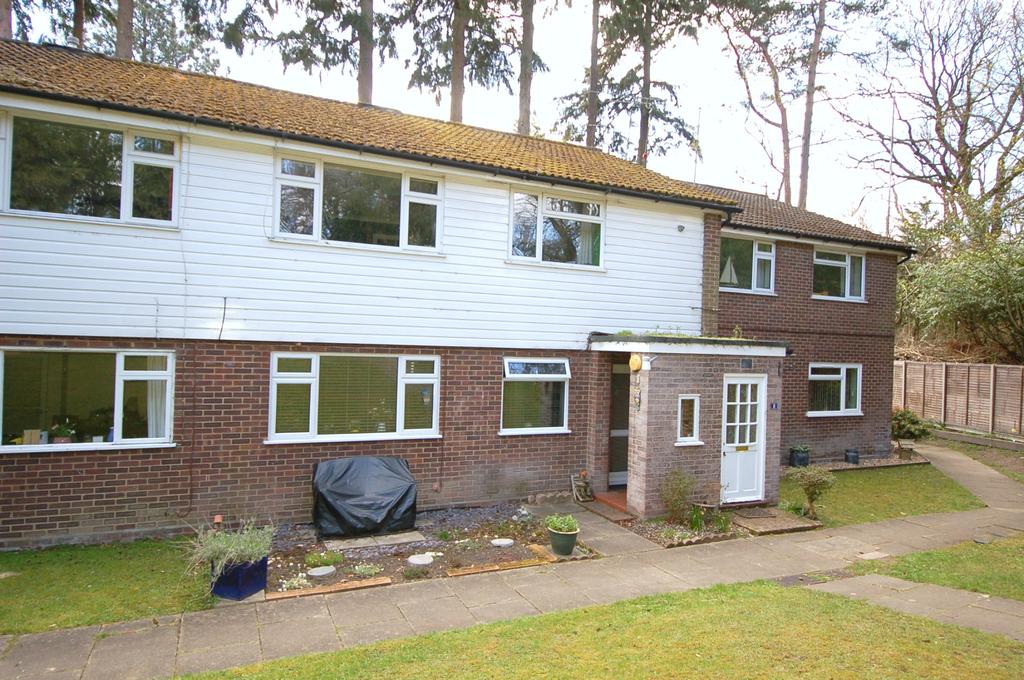 Burnham Manor, Gibbet Lane, Camberley 2 bed ground floor flat £240,000