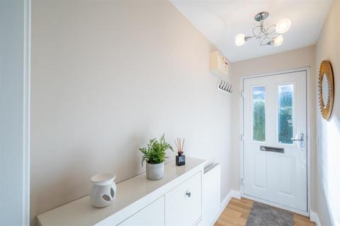 16 Delingpole Walk, Cradley Heath, B64 6DN