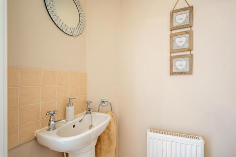 16 Delingpole Walk, Cradley Heath, B64 6DN