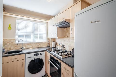 16 Delingpole Walk, Cradley Heath, B64 6DN