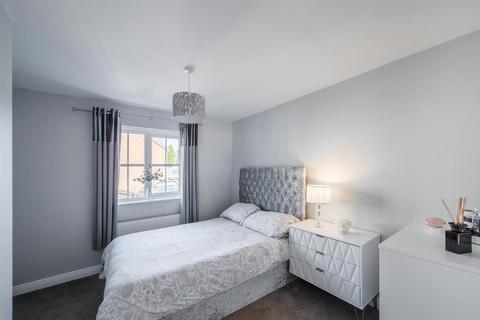 16 Delingpole Walk, Cradley Heath, B64 6DN