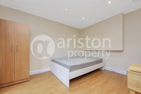 Studio to rent, Hornsey Road, Archway