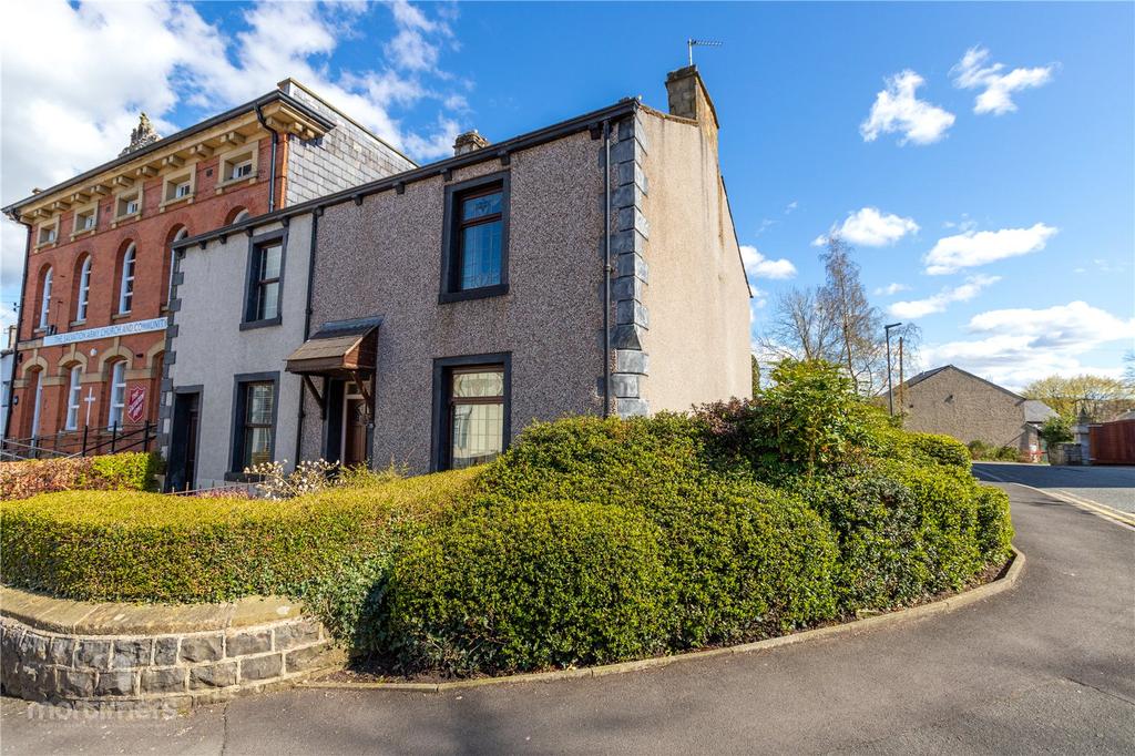 Lowergate, Clitheroe, BB7 2 bed end of terrace house - £155,000