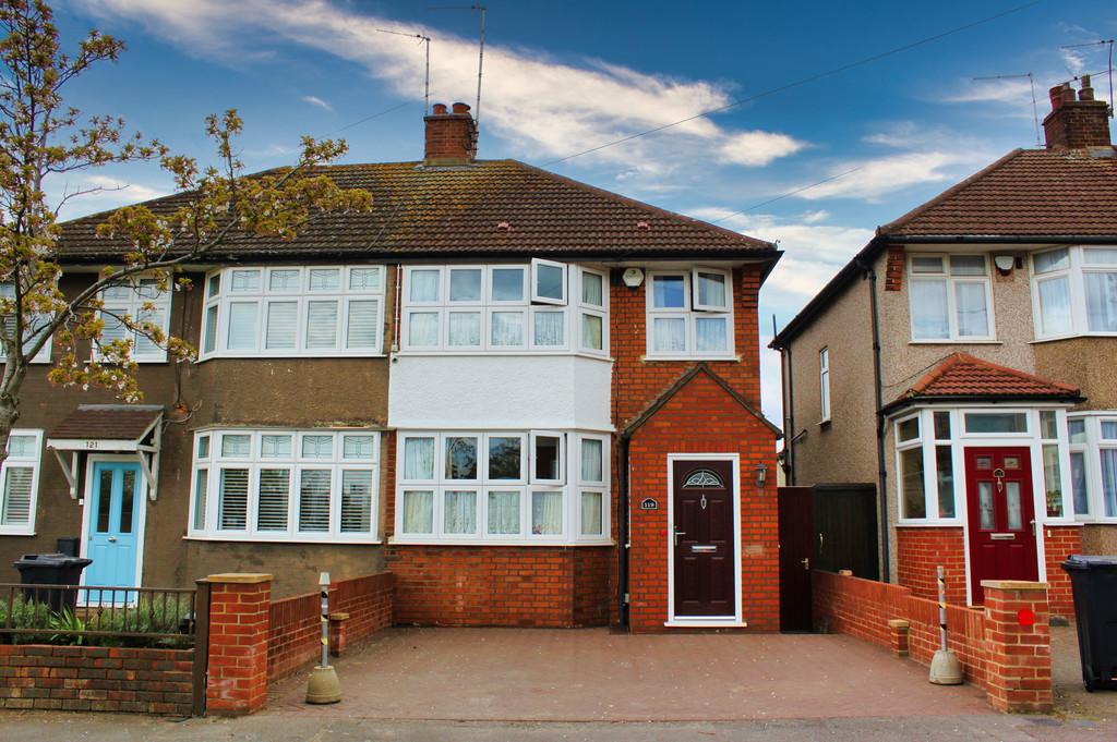 Highfield Road, Woodford Green 3 bed semidetached house £500,000