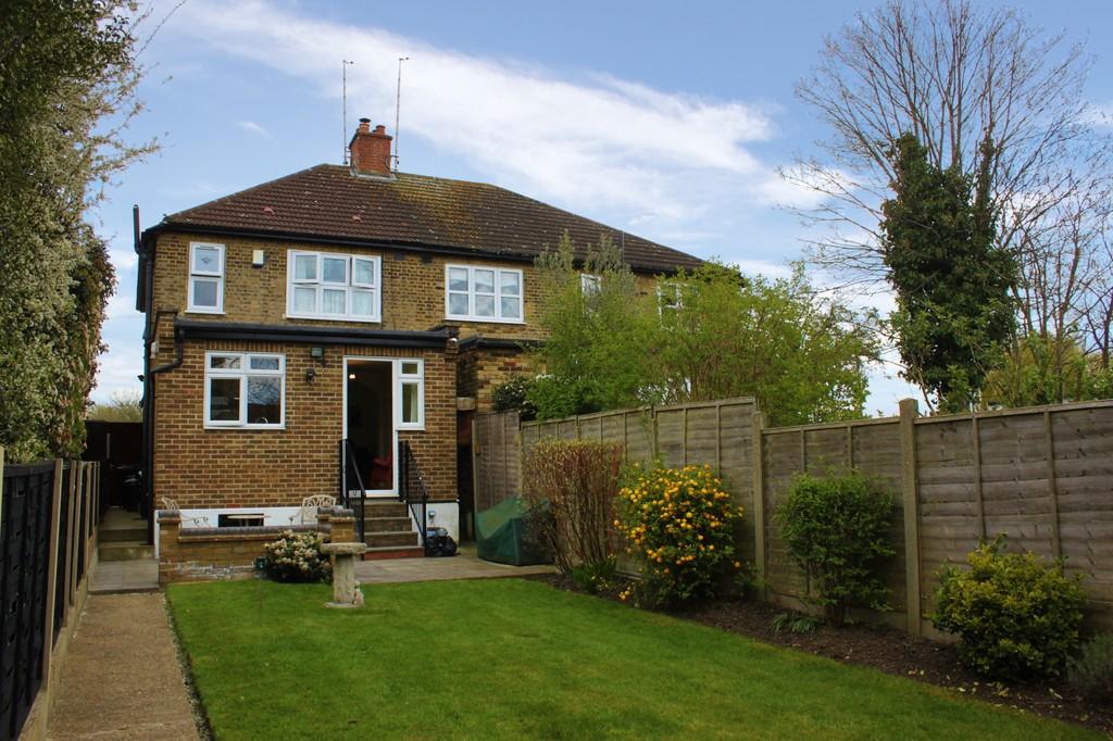 Highfield Road, Woodford Green 3 bed semidetached house £500,000