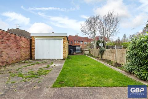 49 Farnes Drive, Romford, RM2 6NT