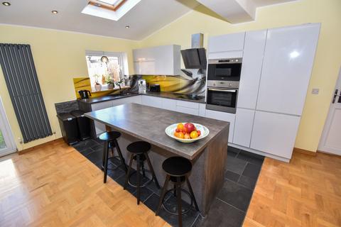 80 Knowle Avenue, Blackpool, FY2 9UU