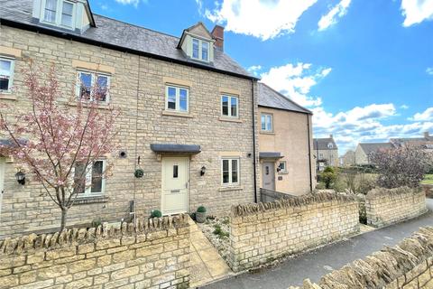 16 Moss Way, Cirencester, GL7 1RS