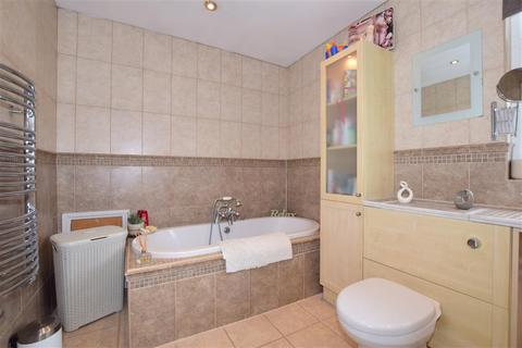 64 Ash Tree Way, Croydon, CR0 7SJ